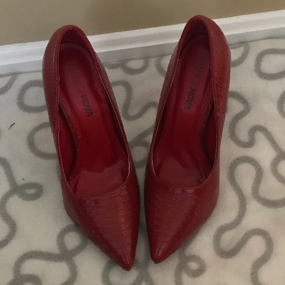 Hot 🔥 Pumps